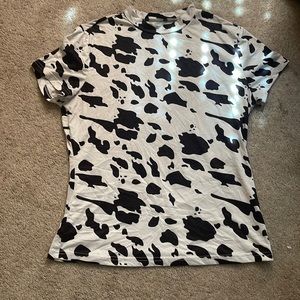 SHEIN- M cow print tee